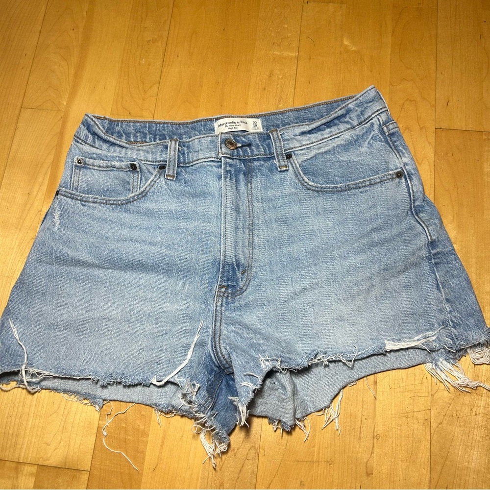 Abercrombie & Fitch High rise Mom Shorts Raw Hem